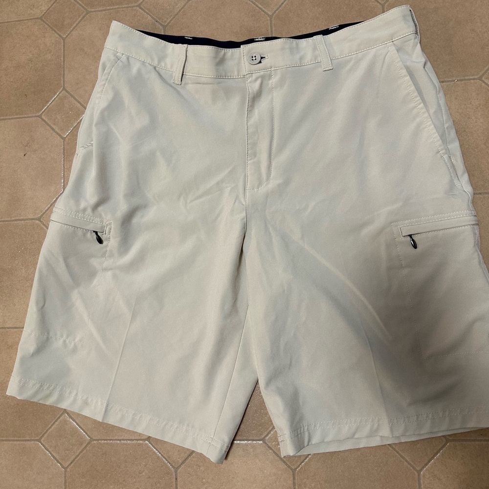 IZOD Men’s Tan Golf Shorts